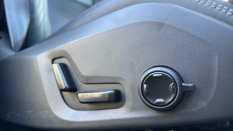 Volvo XC60 2.0 T8 [455] RC PHEV Ultimate Dark 5dr AWD Gtron Estate